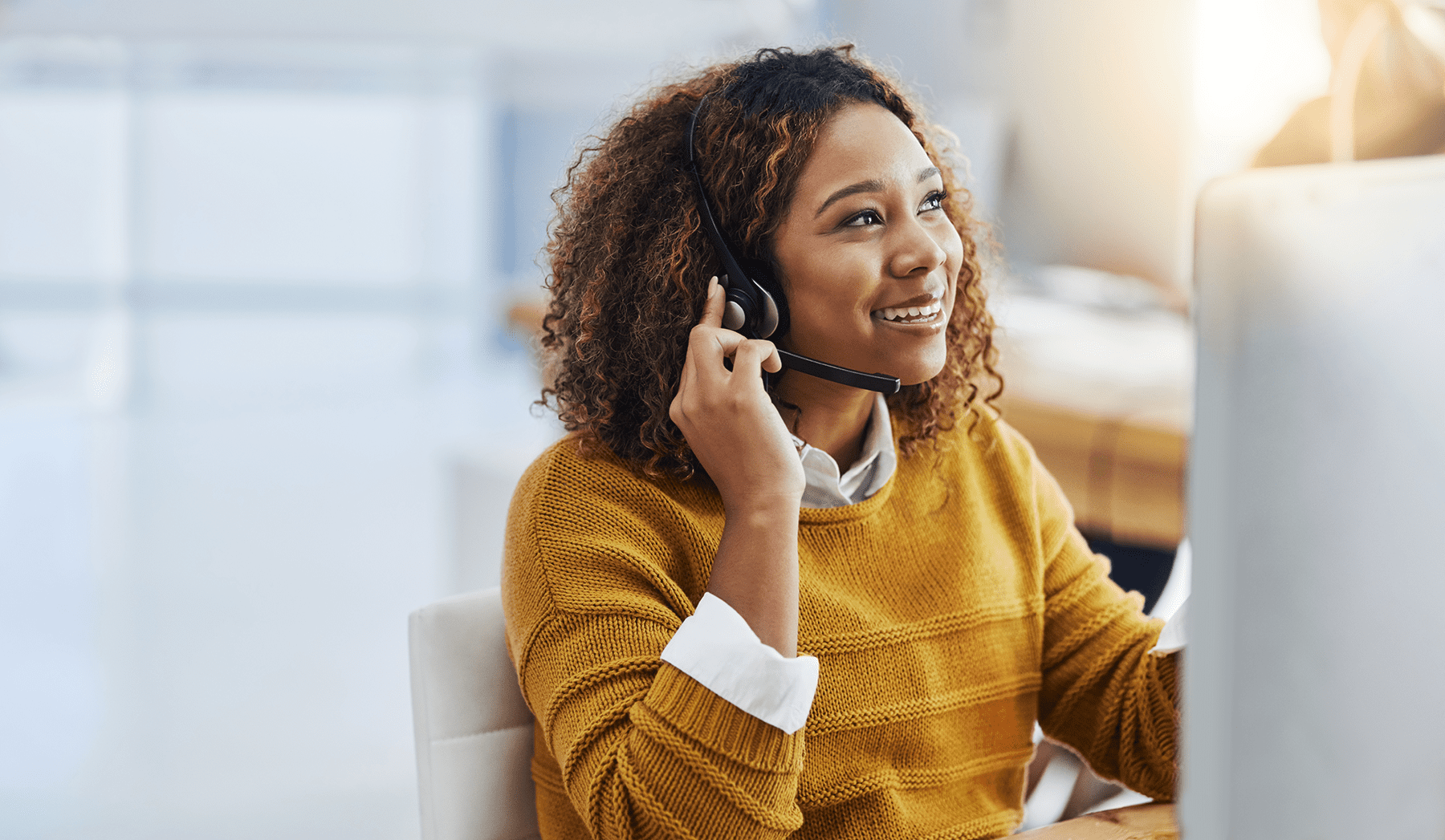 female agent working in a call centre